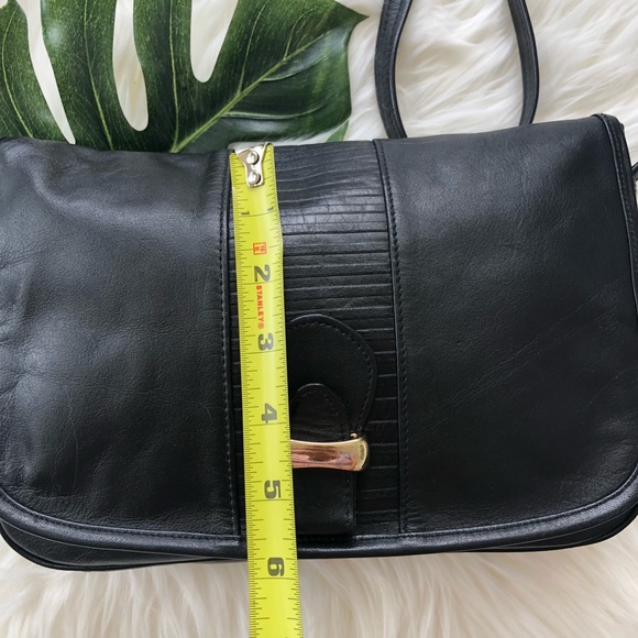 TANO VINTAGE LEATHER SHOULDER BAG IN BLACK - Picture 4 of 8